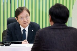 8명의 금융지주 회장 왜 모였나 봤더니... - 뉴스 썸네일 이미지
