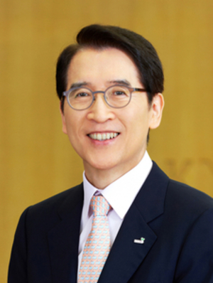 [금융그룹/교보①] 2세 신창재의 26년...그가 '가지 않은 미래'는? - 뉴스 썸네일 이미지